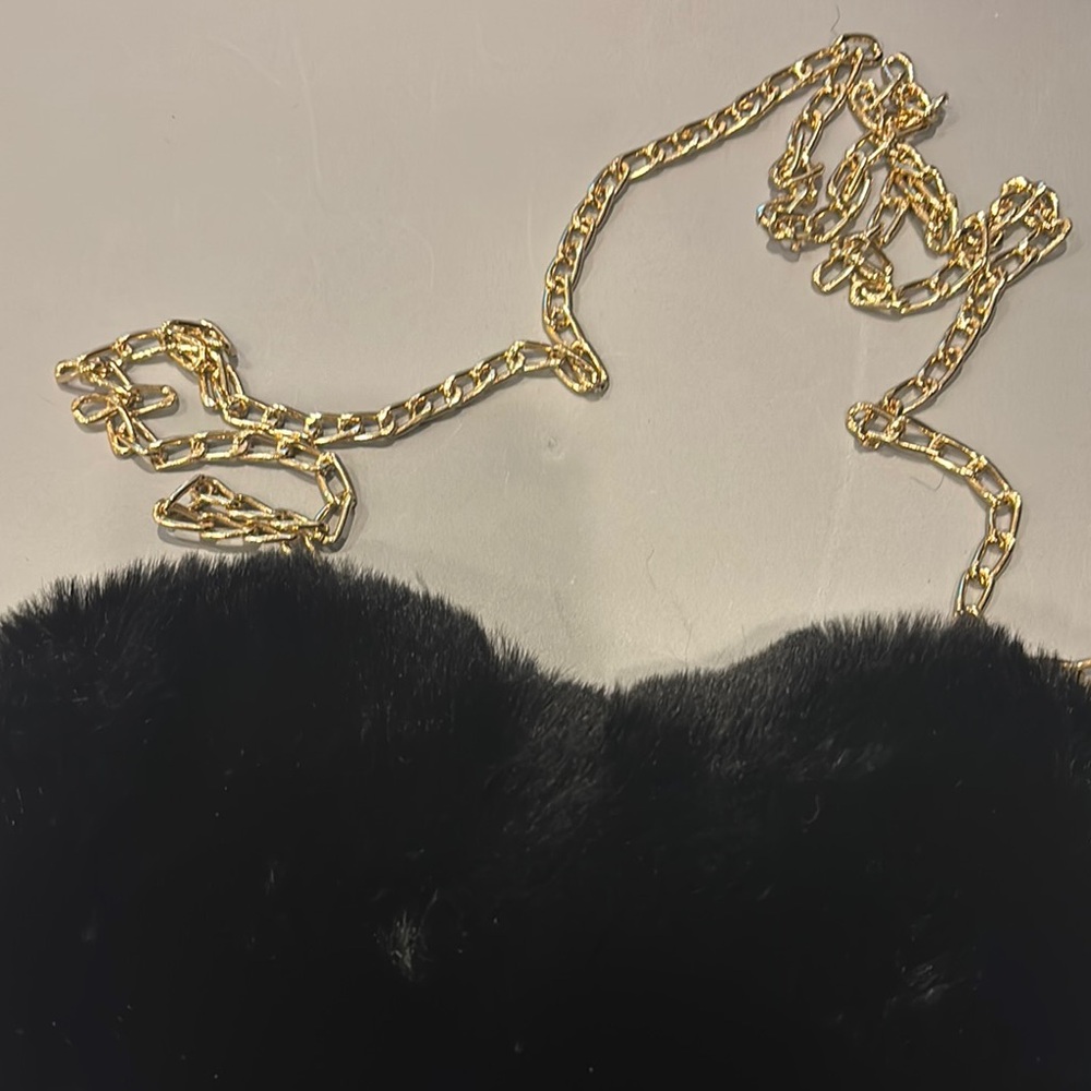 - Black Faux Fur Heart-Shaped Bag with Gold Chain - Picture 4 of 7